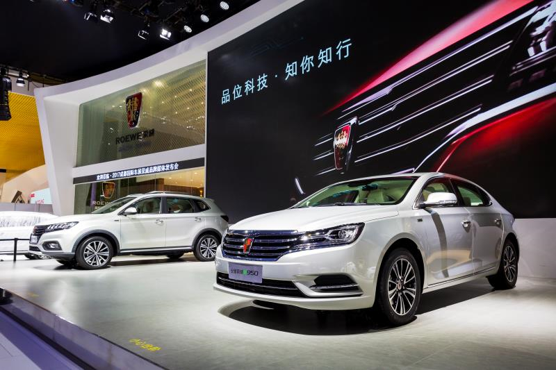 全新荣威950、荣威e950定义“高级轿车” 成都车展亮相售价16.88万起 互联网汽车上市一周年 系统升级带来颠覆式进化