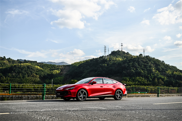 B级运动轿车新标杆来了，MG7 2025款智能登场，限时一口价11.29万元起