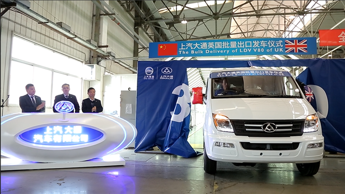 z6尊龙凯时官方网站大通批量出口英国V80发车 续写“大通速度”出口传奇